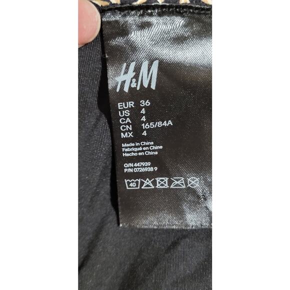 H&M Swimsuit size 4. Nice and clean. - Picture 3 of 7
